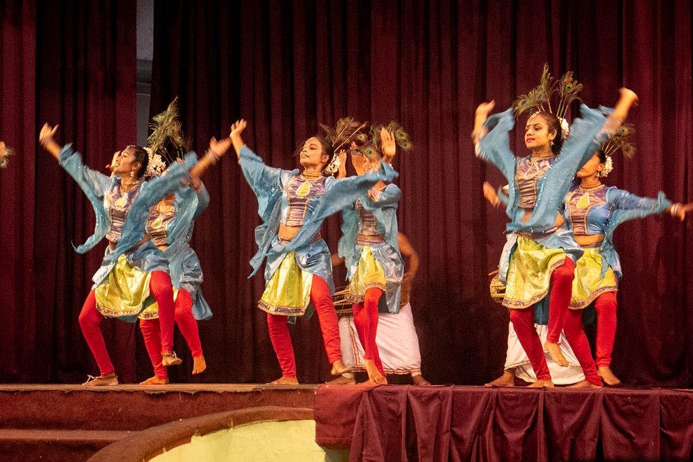 In Kandy solltest du dir unbedingt eine der berühmten Tanzvorführungen ansehen