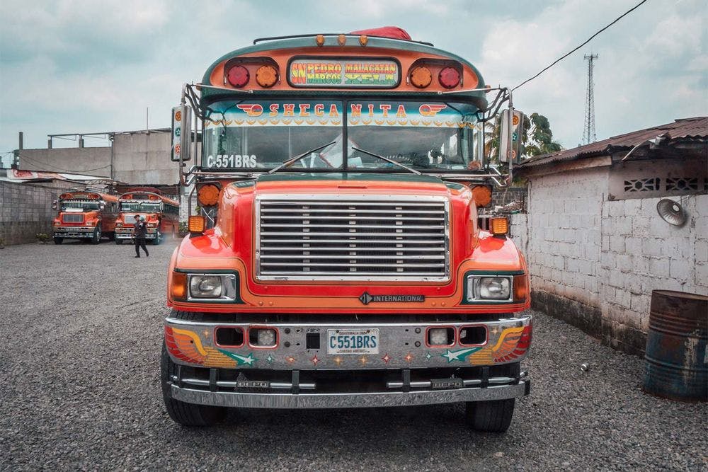 So cool sehen die Busse in Guatemala aus