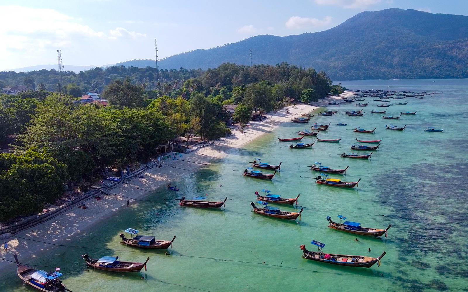 Am Sunrine Beach gibt es leider sehr viele Longtail-Boote, die zum Glück aber nicht den ganzen Tag anlegen.