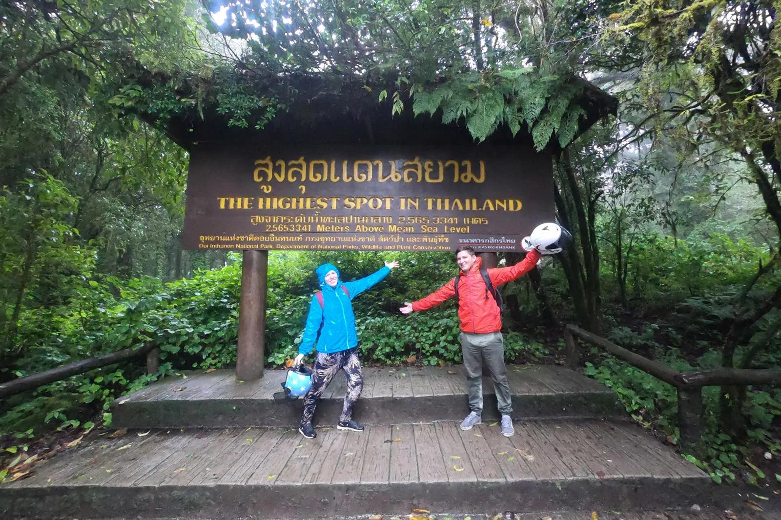 Im Norden warten viele Abenteuer auf dich, zum Beispiel eine Fahrt mit dem Roller zum höchsten Punkt in Thailand.